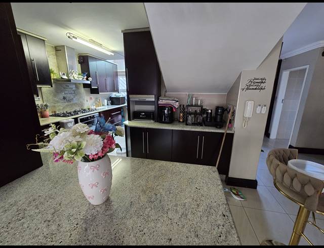 3 BEDROOM SECTIONAL TITLE FOR SALE IN BASSONIA